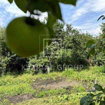 Зелена ділянка з будинком у Бучі та чудовим садом
