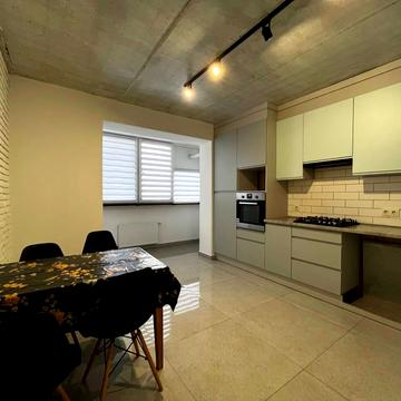 Героїв Миколаєва вул., 129А