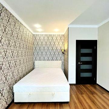 Оренда 1-кімнатної квартири з панорамними вікнами — вул. Порохова