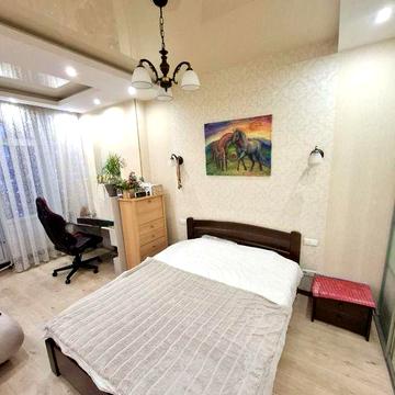 Продається 2 -кімнатна квартира центр