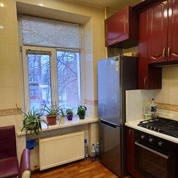 Сдам  семье 2-к кв, Индустриальный проспект, 21, сталинка, 3й этаж