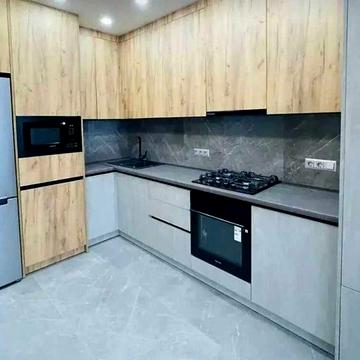 Простора 1кім квартира з кухнею-студією та ремонтом