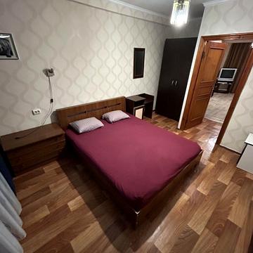 Празька вул., 8