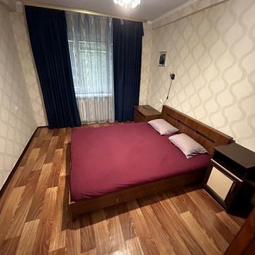 Празька вул., 8