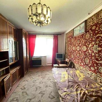 Продаю 3к квартиру по вул. Леонтовича 18