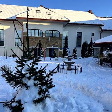 Продаж котеджу у який легко закохатися з першого погляду