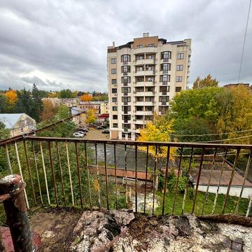 Продаж 3-кімнатної квартири на   вул. Рильського.
2/4 ц,  71/46/9, дві