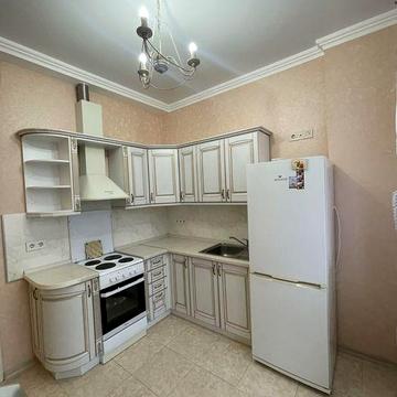 5 Кадор/Жемчужина Ремонт Мебель Техника Средний этаж Вид во двор