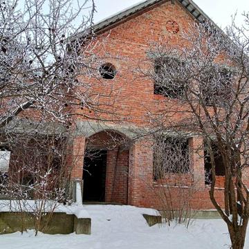 Продам будинок біля міського озера