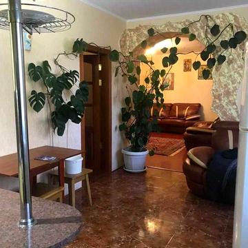 Метро "Лукянівка", вул. Татарська, 7. двокімнатна, окремі!