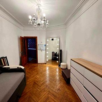 Продаж 3-ної квартири, Центр міста ( Торгова площа).