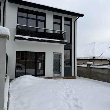 Продається дуплекс р-н міської лікарні.