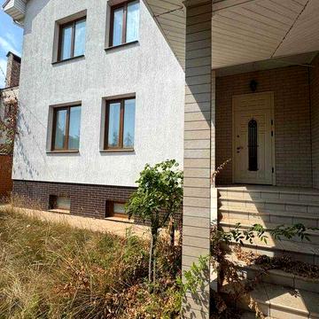 Термінова оренда! Перша здача. Будинок у Совіньоні з басейном та банею