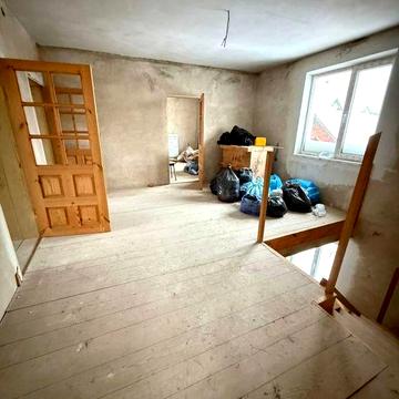 Будинок є всі комунікації, велика ділянка. До центру 7 хвилин42088