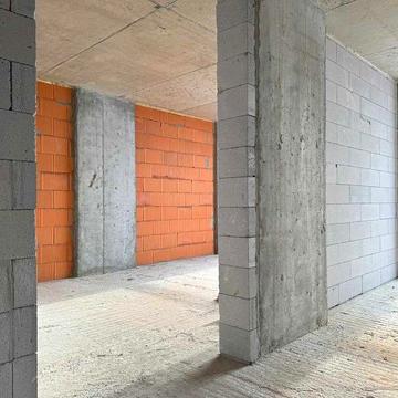 Однокімнатна з кухнею-студією біля озера