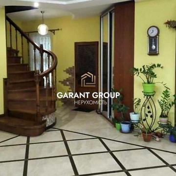 Двоповерховий будинок з ремонтом /ЖМ Добрий