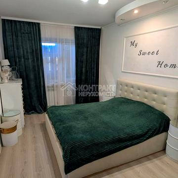 Миру вул., 100