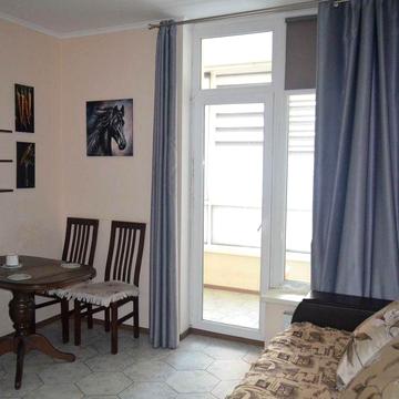 1 кімнатна окрема квартира 47м2, з власним укриттям, поруч метро