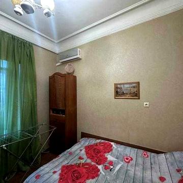 Продам компактну 2-кімнатну квартиру біля моря в ЦЕНТРІ, вул. Канатна