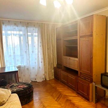 Здається 3-х кімнатна по пр.Молоді