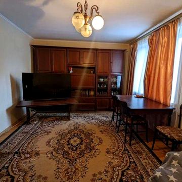 Продам 3-комн квартиру в районе Строителей ул.