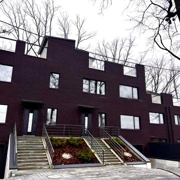 Таунхаус в ЦЕНТРІ міста з сучасним плануванням. ГАЗОВЕ опалення