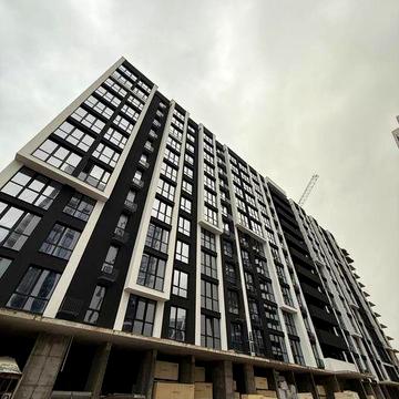 Здана 2-кімнатна 72м2 на 3 поверсі біля озера в ЖК Manhattan