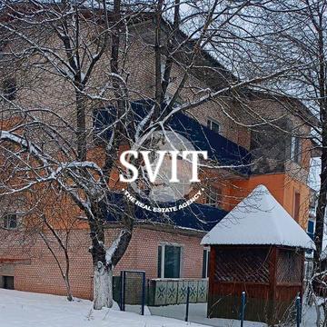 Продам дворівневу квартиру в центрі Макова