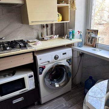 Сдаю малогабаритную 3 к/к , р- н Яхт-клуба