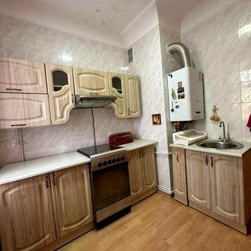 Продається 2 - кімнатна квартира