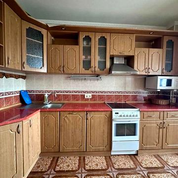 Ревуцького 42а, 2к квартира, Вода та опалення є у блекаут! метро 5хв!