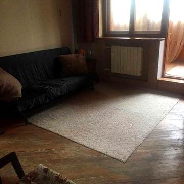 продається квартира 2-кімнатна на Виноградарі