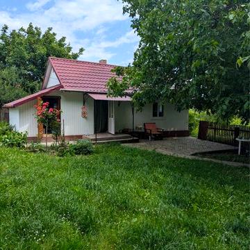 Дачний будинок з земельною ділянкою