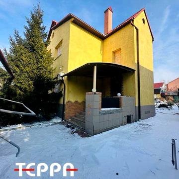 Продаж 2-поверхового будинку з каміном