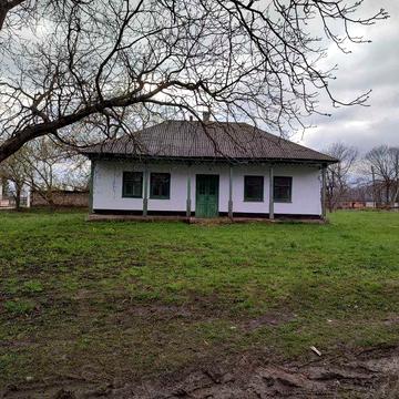 Земельна ділянка і хата (будинок) в с.Гвіздівці, Чернівецької області