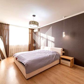 Світа та простора 2-к квартира 73 м² просп. Миколи Бажана 8-Б