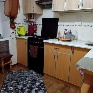 2  кімн.кв Перемоги    цегла 45 м.кв 2/5 поверх 14500 у.о