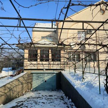 Будинок з меблями та технікою