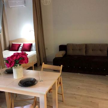 Європейського Союзу просп. (Правди), 43-Б