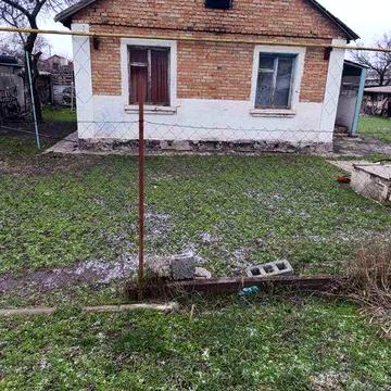 Продам дом в под ремонт.