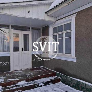 Продам будинок  в центрі села Нігин