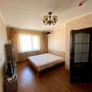 1 к. Гмирі 16, ЖК "Патріотика" м. Позняки 10 хв. пішки.