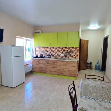 Небесної Сотні просп. (Маршала Жукова), 555