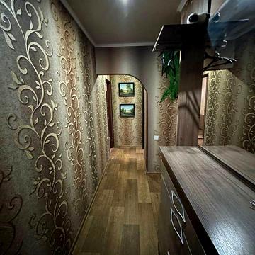 От хозяина 2-х кімнатна квартира біля площи визволення. Без меблів6000