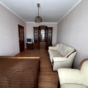 Молодіжна, 34