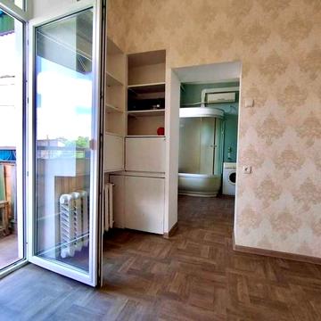 2 комн -25 метров с балконом. Центр. Ремонт. Прохоровская-Мясоедовская