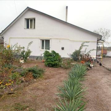 Продам  будинок  в приміській зоні