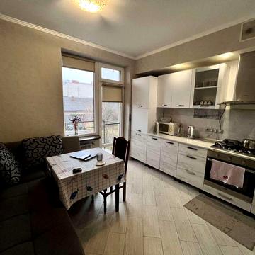 Продаж 1 кім., центр Новака — тиха вулиця, газове опалення.