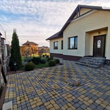 Довгострокова оренда 3к Дім Лірницька вулиця