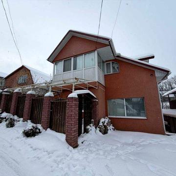 Шикарний будинок з терасою ,  яких мало, вкладено багато коштів !